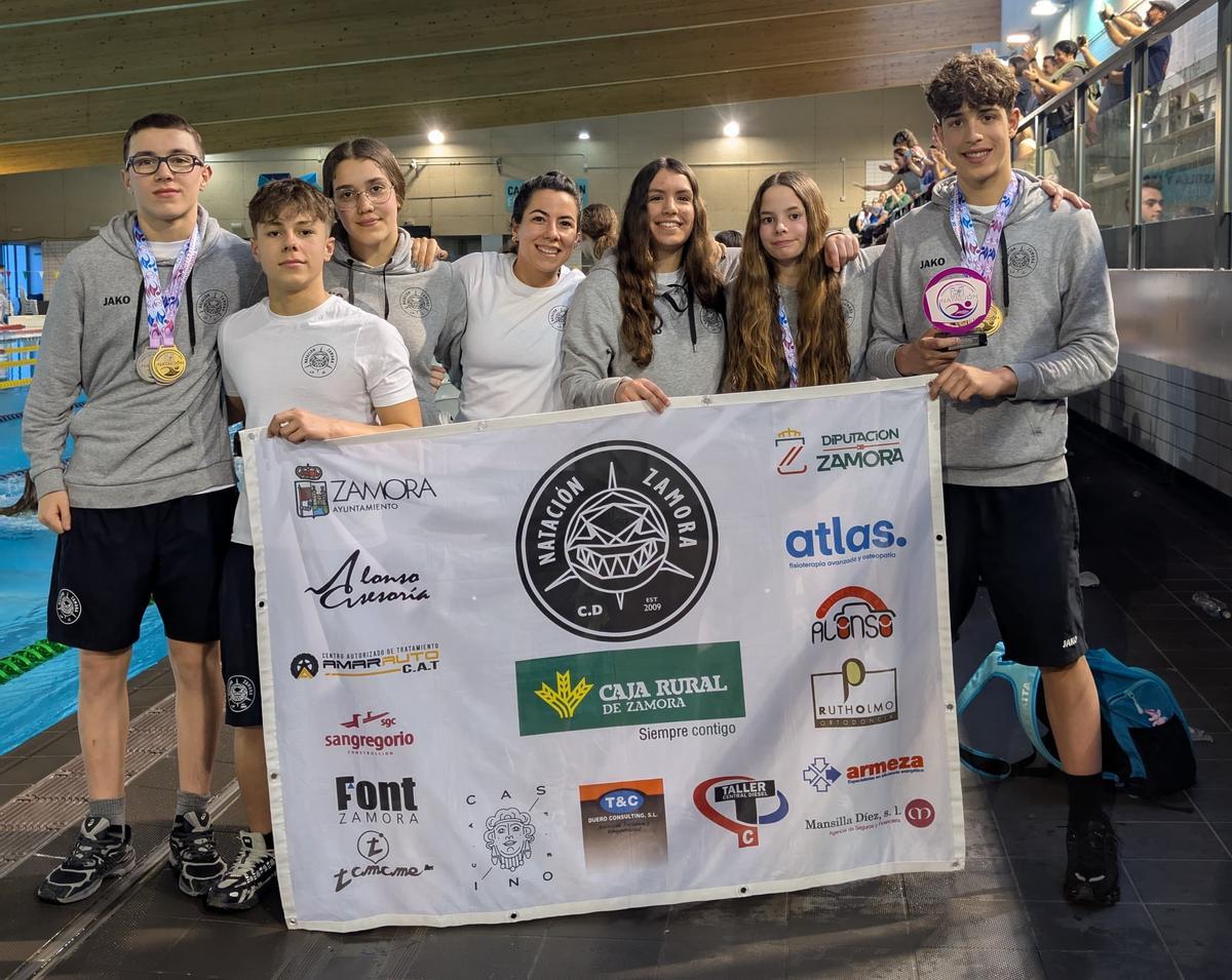 Equipo del CD Natación Zamora en el Regional de Invierno infantil.
