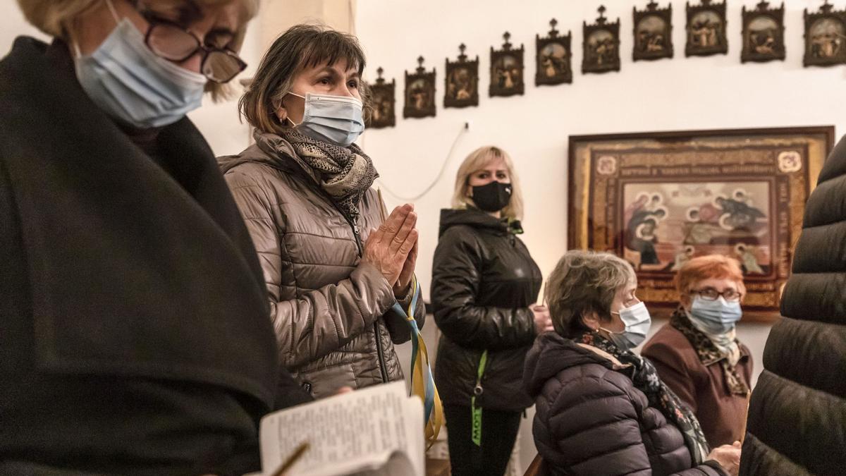 Residentes ucranianos en Mallorca celebran una misa en su iglesia de s’Arenal