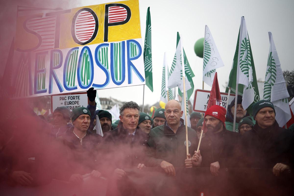 Protestas de los agricultores europeos en Estrasburgo contra el acuerdo de Mercosur.