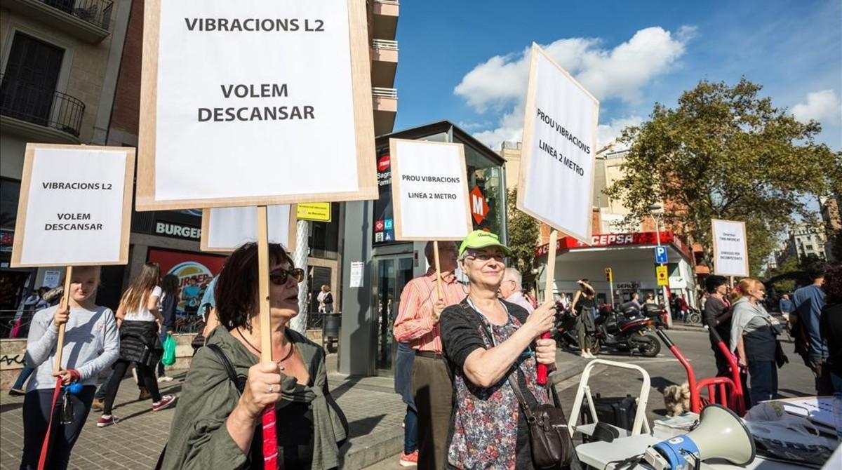 fcasals35929144 barcelona 16 10 2016 protesta dels afectats per les vibracio161016133401 fcasals35929144 barcelona 16 10 2016 protesta dels afectats per les vibracio161016133401