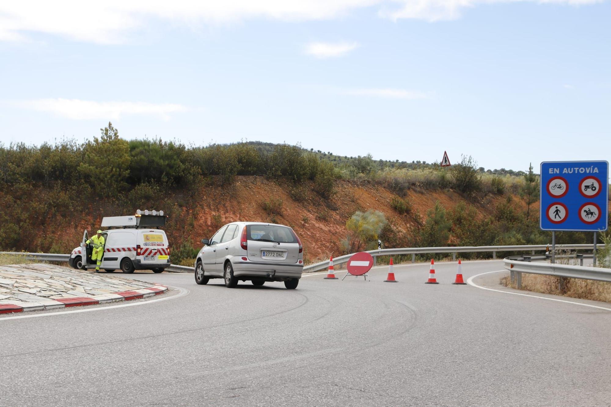 Aparatoso accidente entre dos camiones en el Cruce de las Herrerías