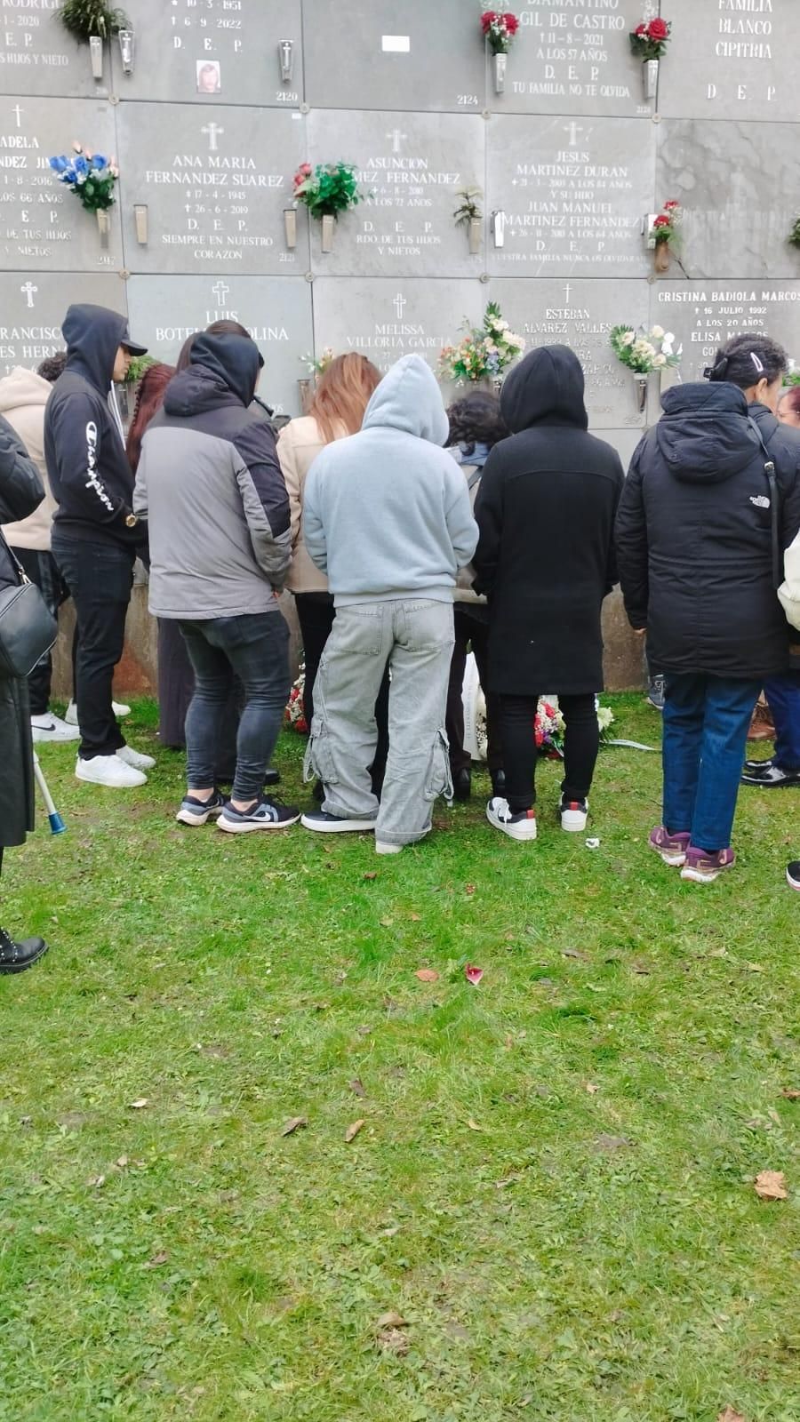 EN IMÁGENES: Familiares y amigos despiden a Leónidas Labord, el cuidador ecuatoriano apuñalado en La Corredoria