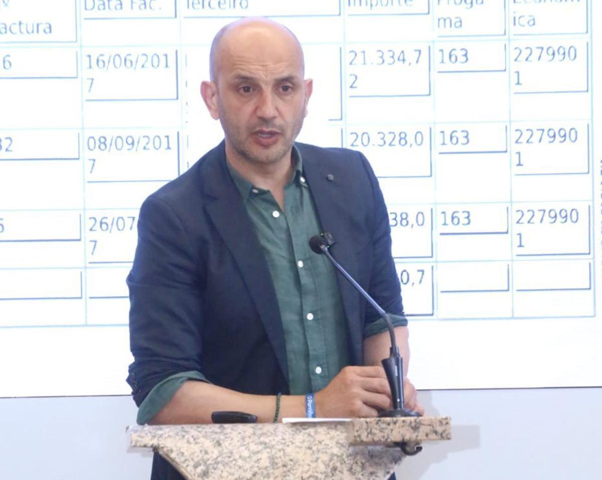 Alejandro Lorenzo, alcalde de Porriño, ayer en rueda de prensa. | D.P.