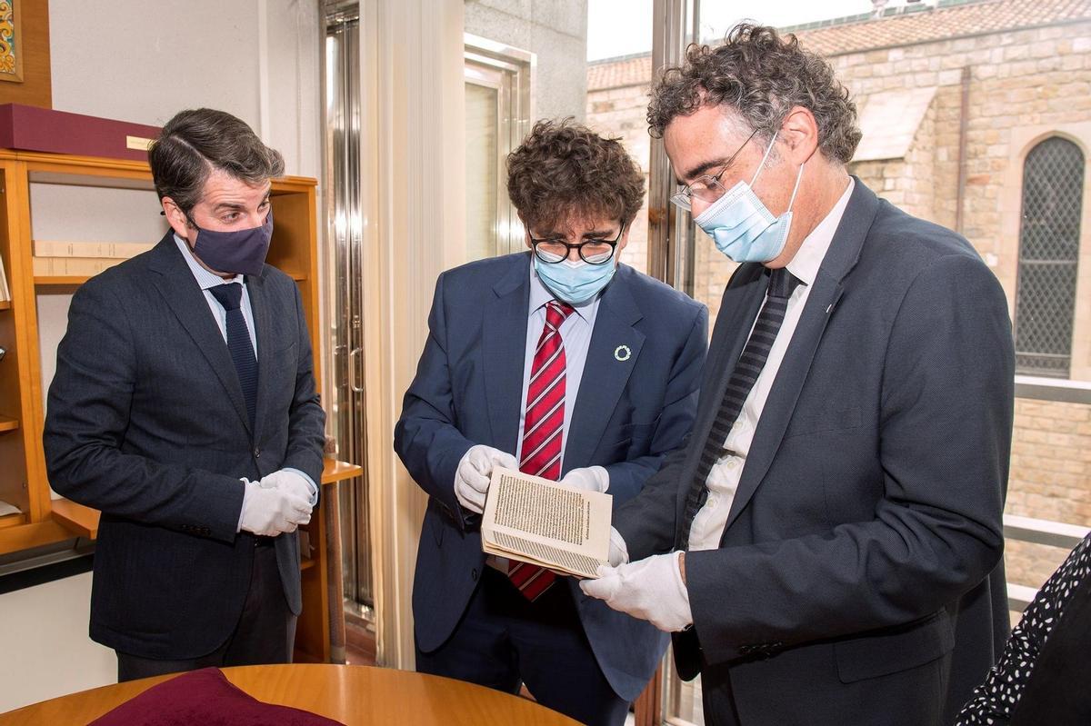 El Govern central retorna a la Biblioteca de Catalunya una carta de Colom robada El Govern central retorna a la Biblioteca de Catalunya una carta de Colom robada
