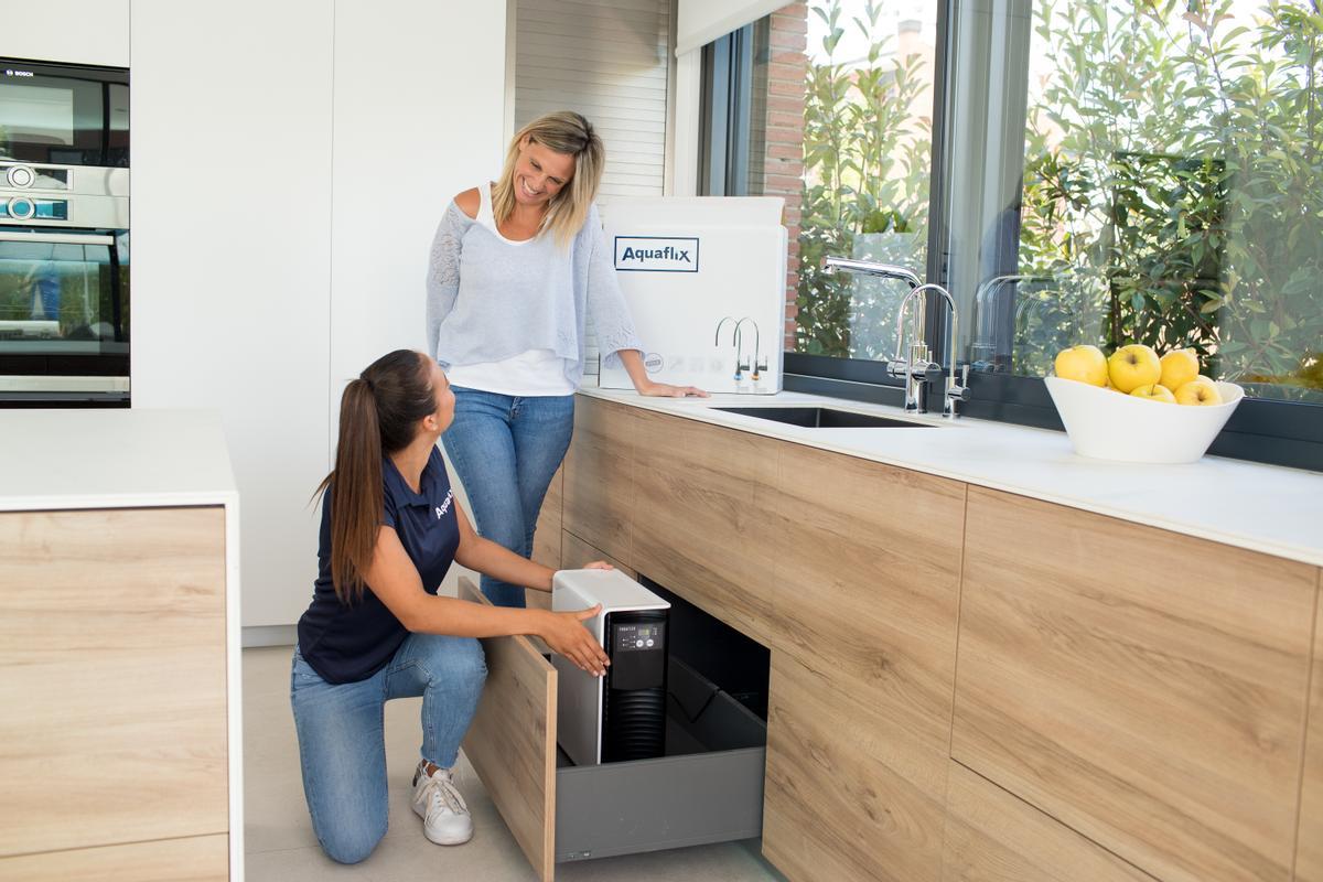 Aquaflix ofereix un sistema de purificació de l’aigua per una subscripció de menys de 20 euros al mes Aquaflix ofereix un sistema de purificació de l’aigua per una subscripció de menys de 20 euros al mes