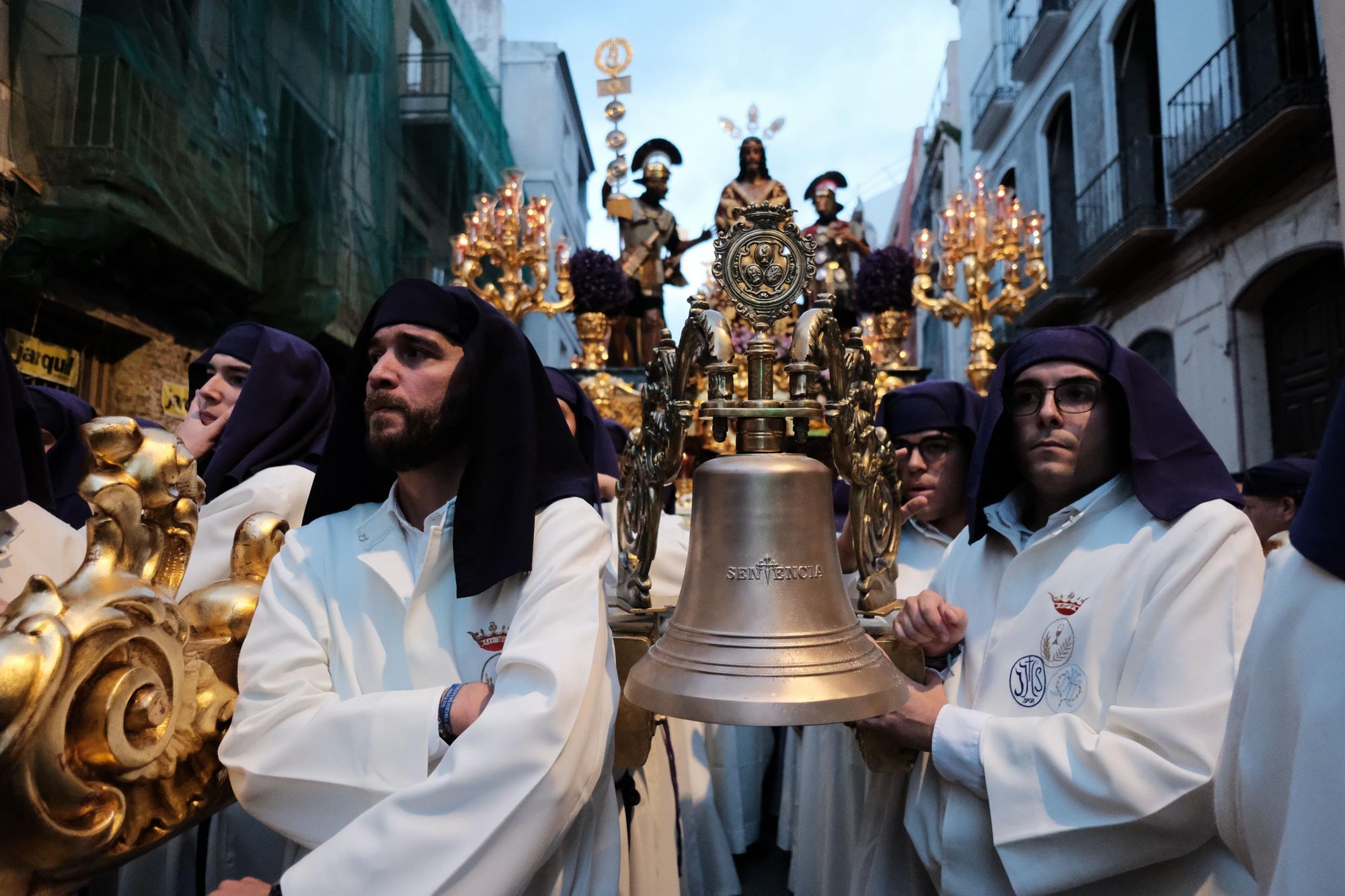 Una imagen de la procesión de la cofradía de la Sentencia, en el Martes Santo de 2024.