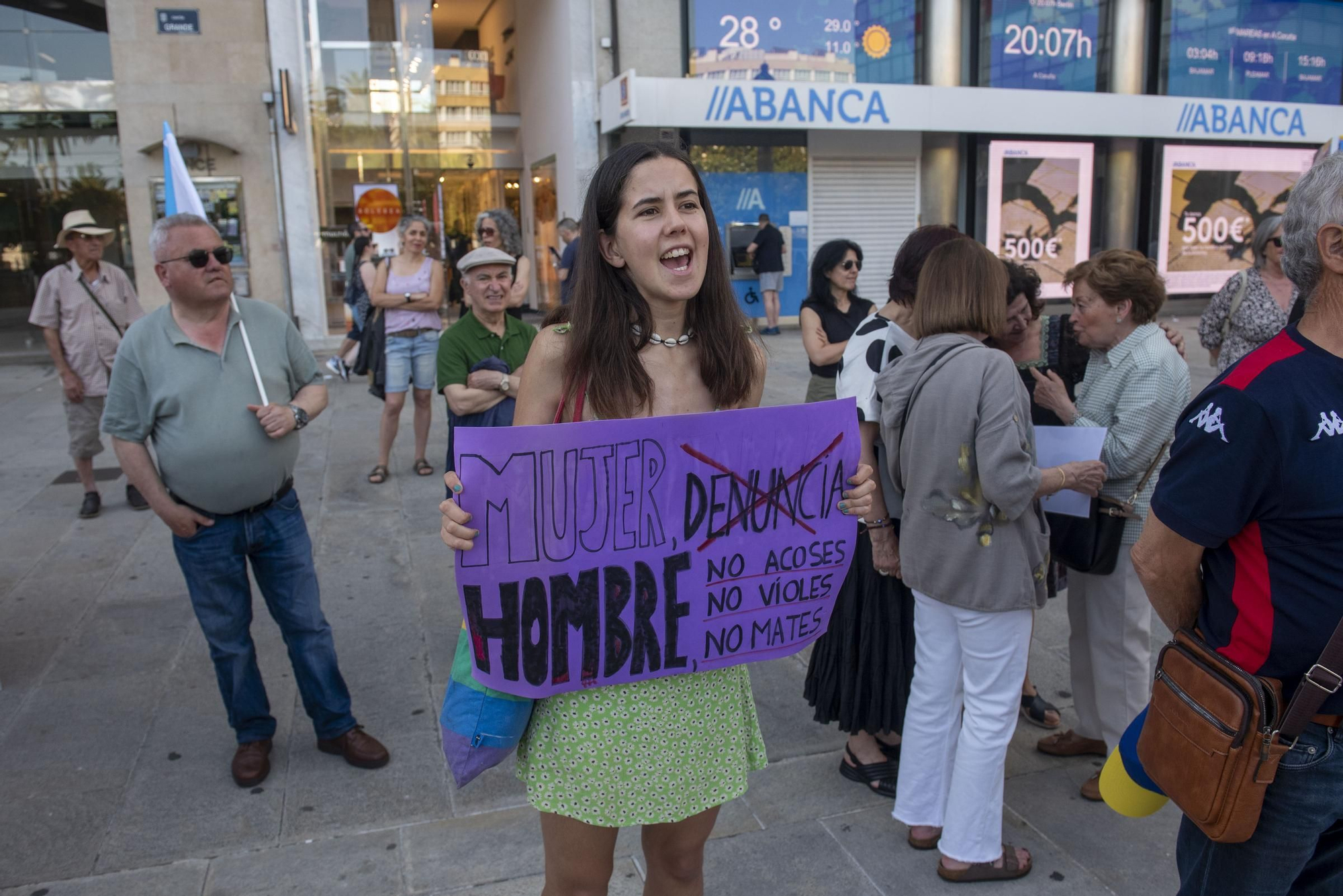 Protesta de la Marcha Mundial das Mulleres por el crimen machista de Maritza en A Coruña