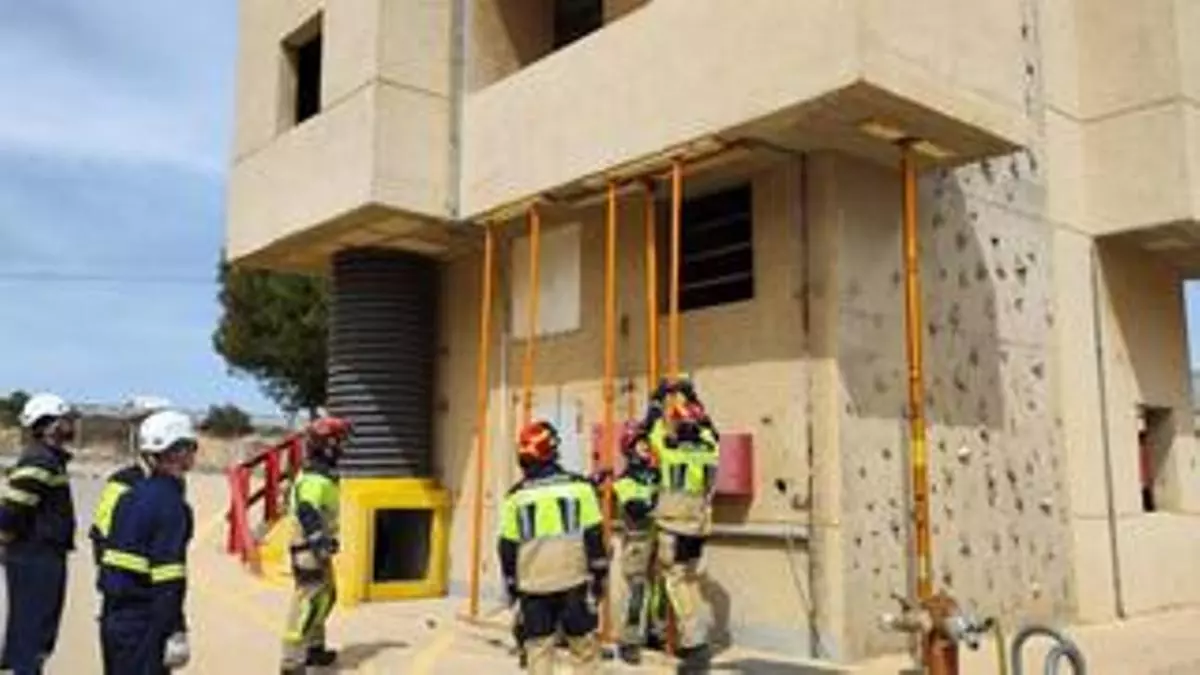 Los bomberos de Cartagena mejoran sus tácticas de apuntalamiento de edificios