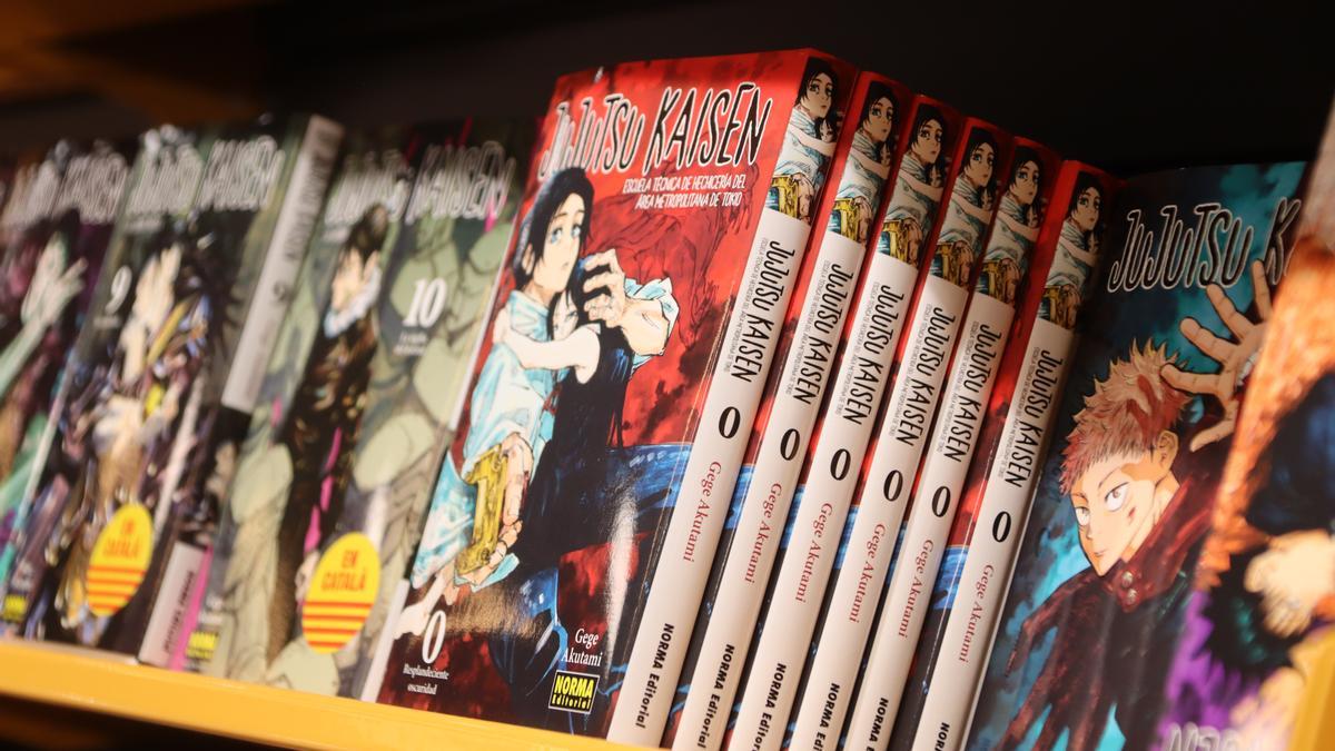 Exemplars de manga a la botiga Norma Còmics de Barcelona