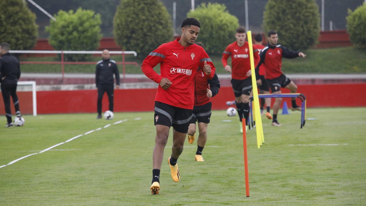 Varane, durante un entrenamiento.