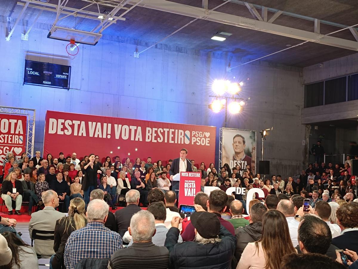 Gómez Besteiro en el mitin de cierre de campaña del PSdeG en Santiago de Compostela