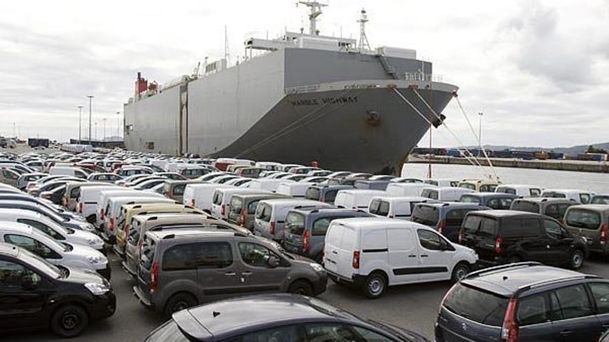 El Marble Highway, de 173 metros de eslora, 28 de manga y 33.000 GT, realizará 12 escalas este año transportando vehículos de C4 desde el puerto argentino de Paranagua hasta Vigo.