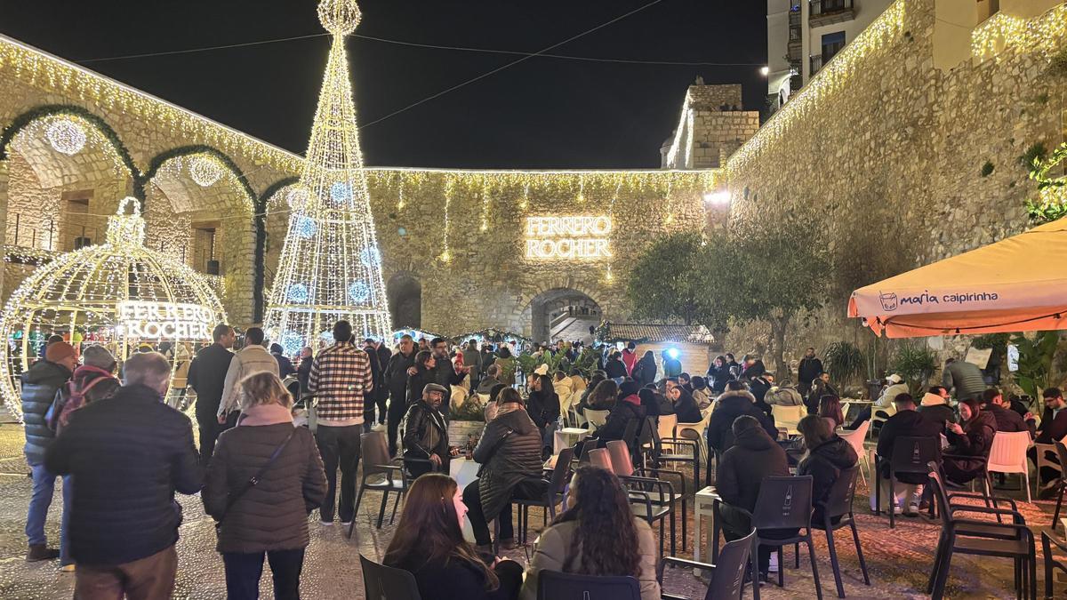 La iluminación navideña ha sido una pieza clave para impulsar a Peñíscola, al completo en estas fechas.
