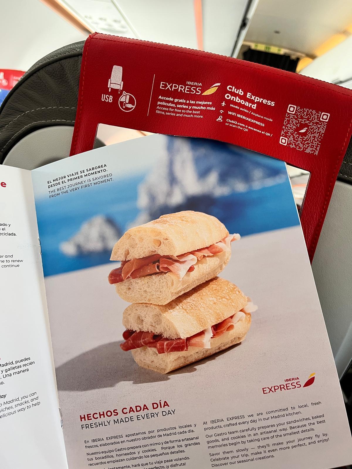 Unos bocadillos con es Vedrà de fondo