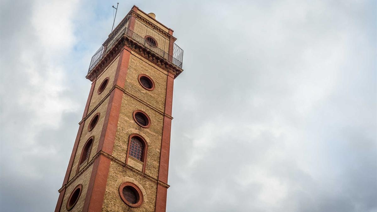Así es el monumento de Sevilla que era usado para crear perdigones tirándolos por la ventana