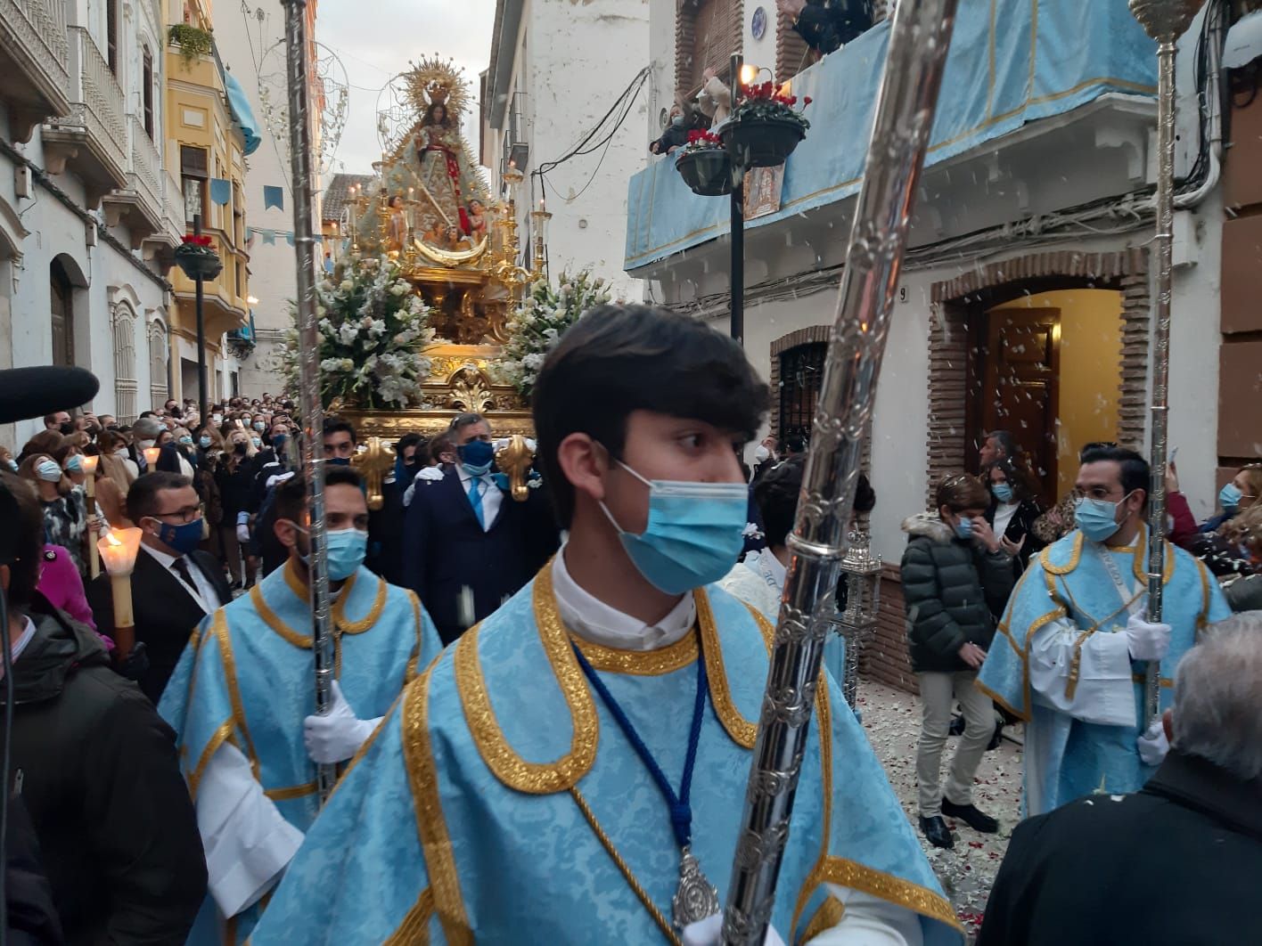 Un momento de la procesión de la Inmaculada de Puente Genil.