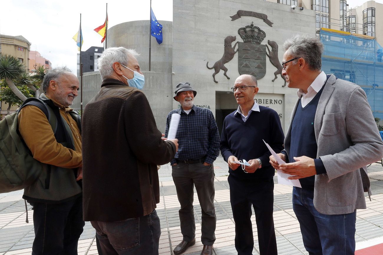 Ecologistas e intelectuales lanzan un frente ciudadano contra el gas en Canarias