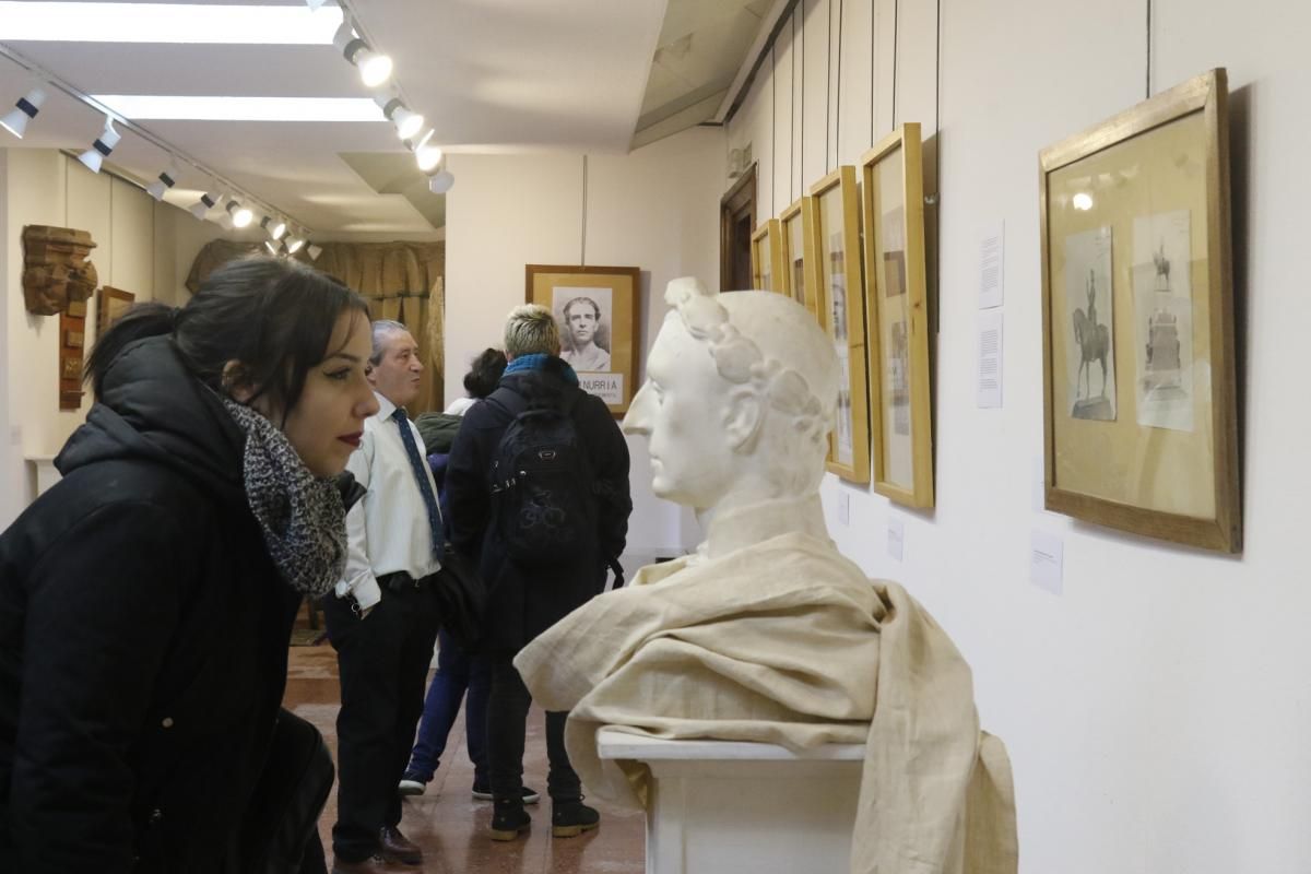 La escuela Mateo Inurria rinde un homenaje al escultor cordobés