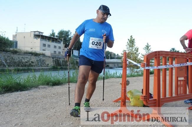 Marcha Nórdica en la mota del río Segura