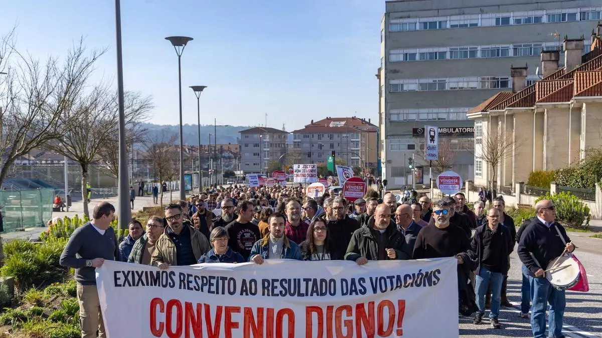 Marcha en Santiago do persoal do transporte por un "convenio digno": "A folga rematou pero o conflito continúa"