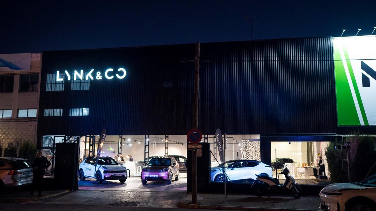 Fachada del nuevo concesionario Lynk &amp; Co en Sevilla del Grupo Codimotor
