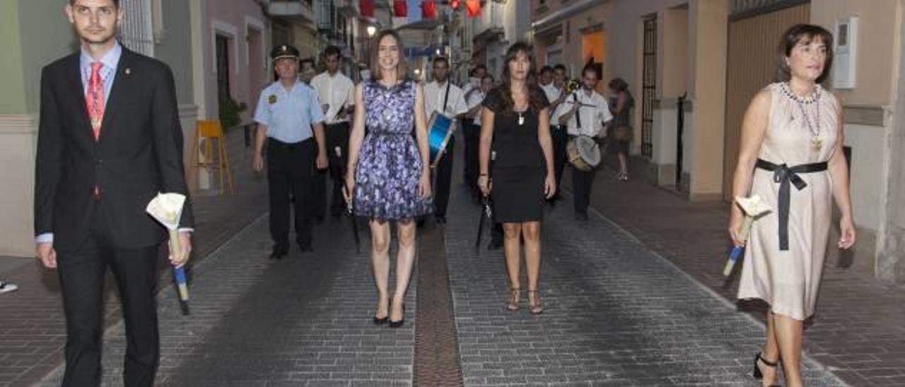 Miembros del Gobierno local de Gandia, en la procesión de Beniopa.