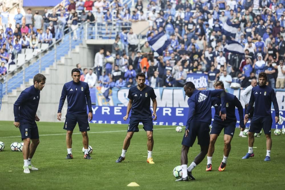 2.500 aficionados del Oviedo apoyan al equipo antes del derbi