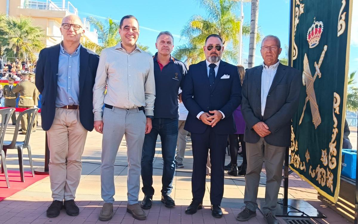 Un grupo de "repetidores" de la jura de bandera.