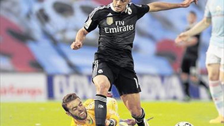 Chicharito sostiene al Madrid