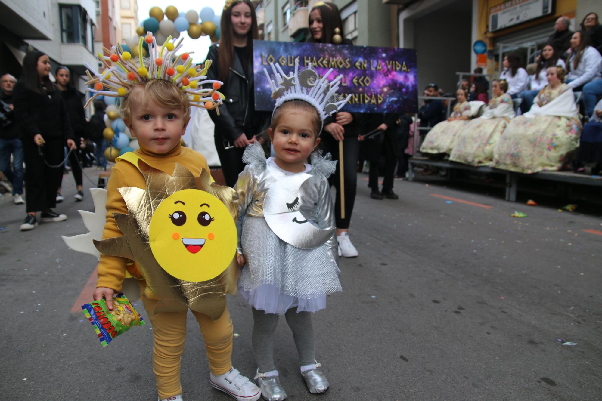 Búscate en las fotos del premio al Barri València en la cabalgata del Ninot infantil de Burriana