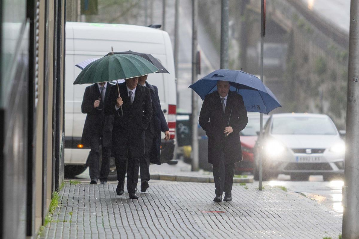 El temporal Nils pone a prueba la fe en el paraguas (otra vez)