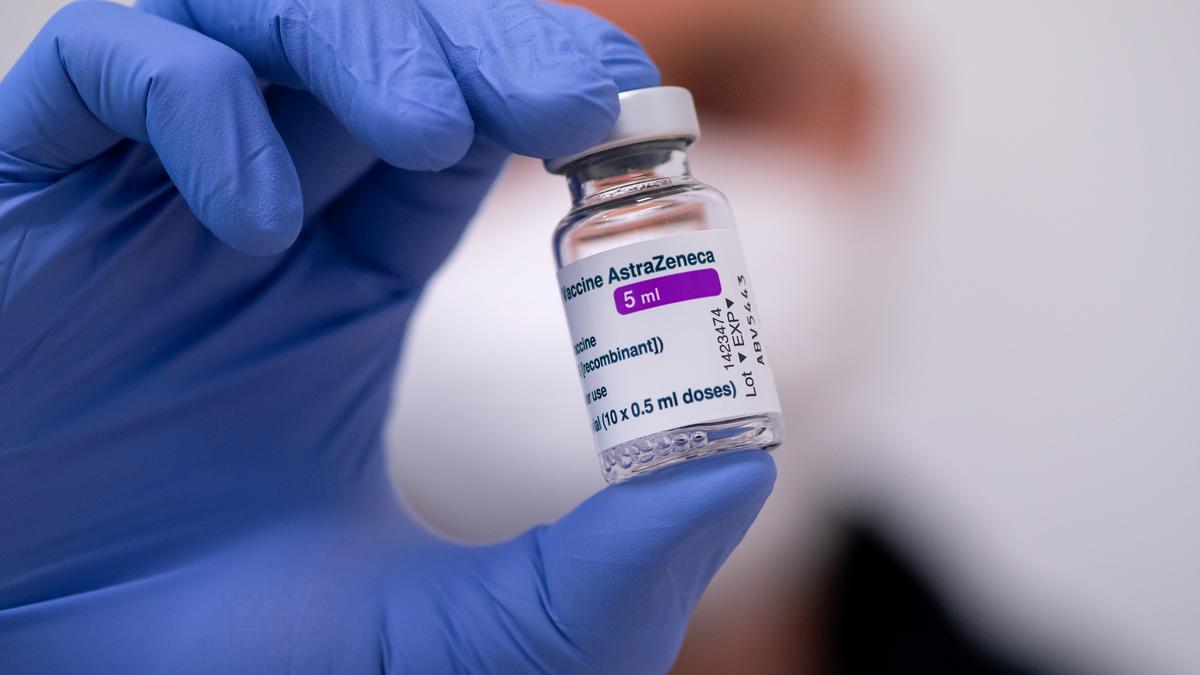 La EMA asegura que la vacuna de AstraZeneca es segura y eficaz