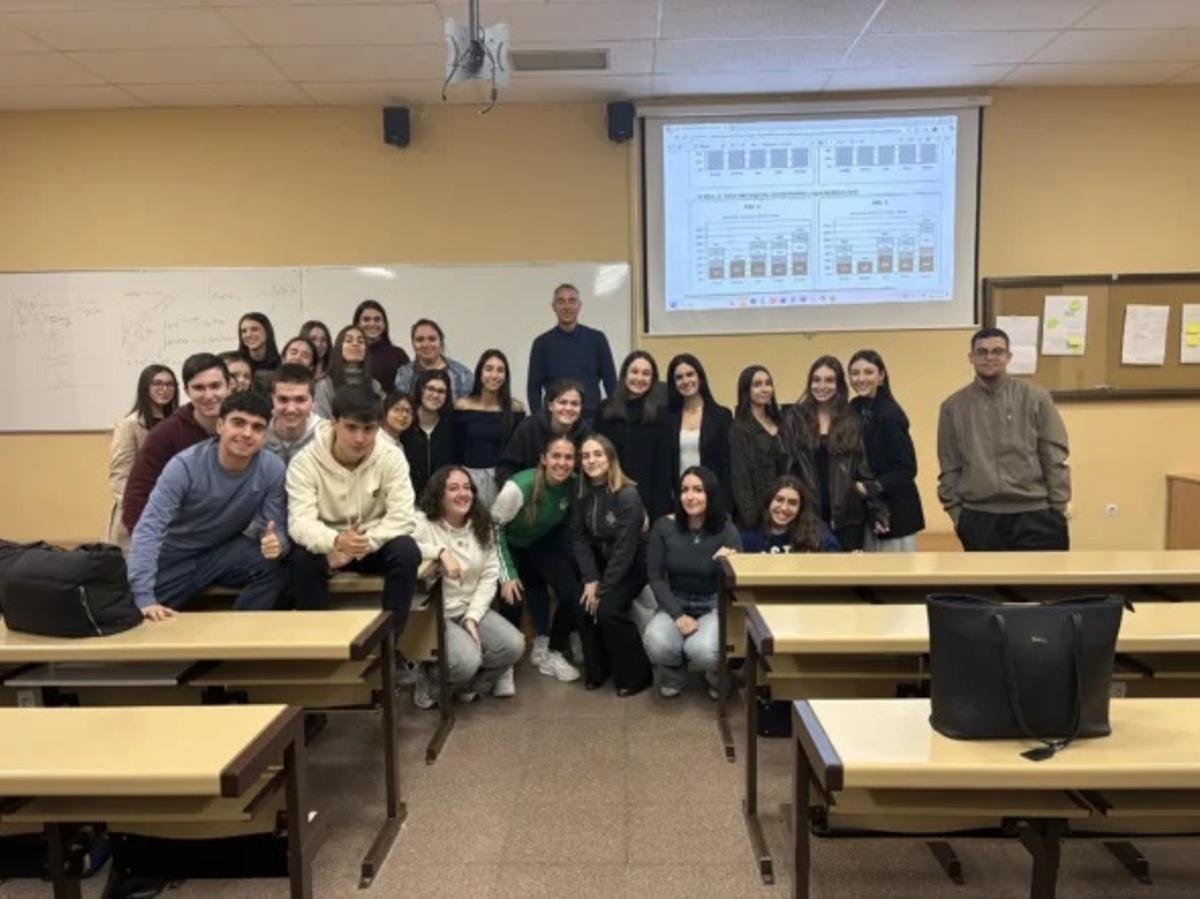 Estudiantes de la Facultad de Económicas y Empresariales finalistas del Bugamap.