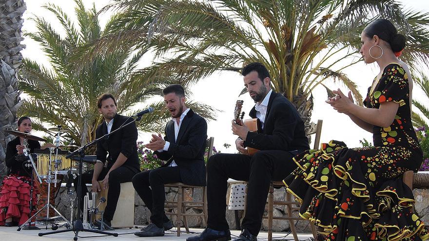 Noche de flamenco en Petunia Ibiza, con la música y el baile de Querencia