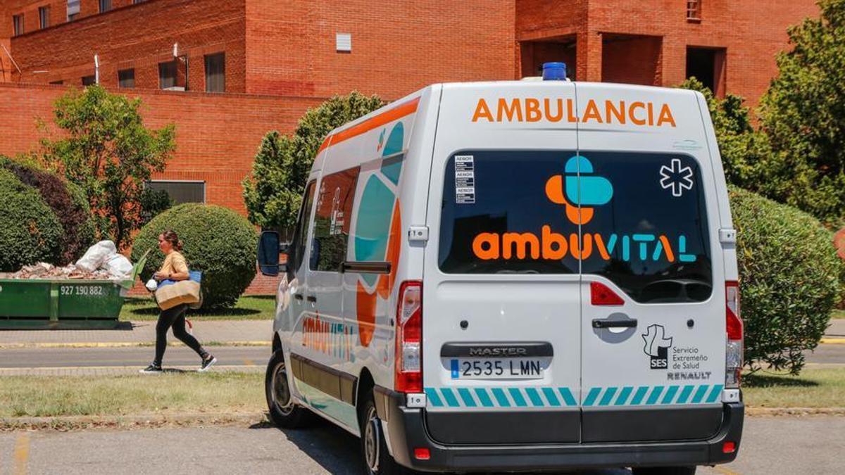 Una ambulancia del SES en Cáceres.