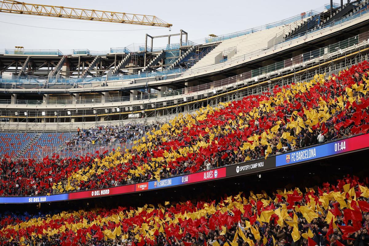 A FC Barcelona's (R) and Alaves' (L) supporters cheer ahead of the Spanish LaLiga soccer match between FC Barcelona and Deportivo Alaves, in Barcelona, Spain, 29 November 2025. EFE/ Alberto Estevez