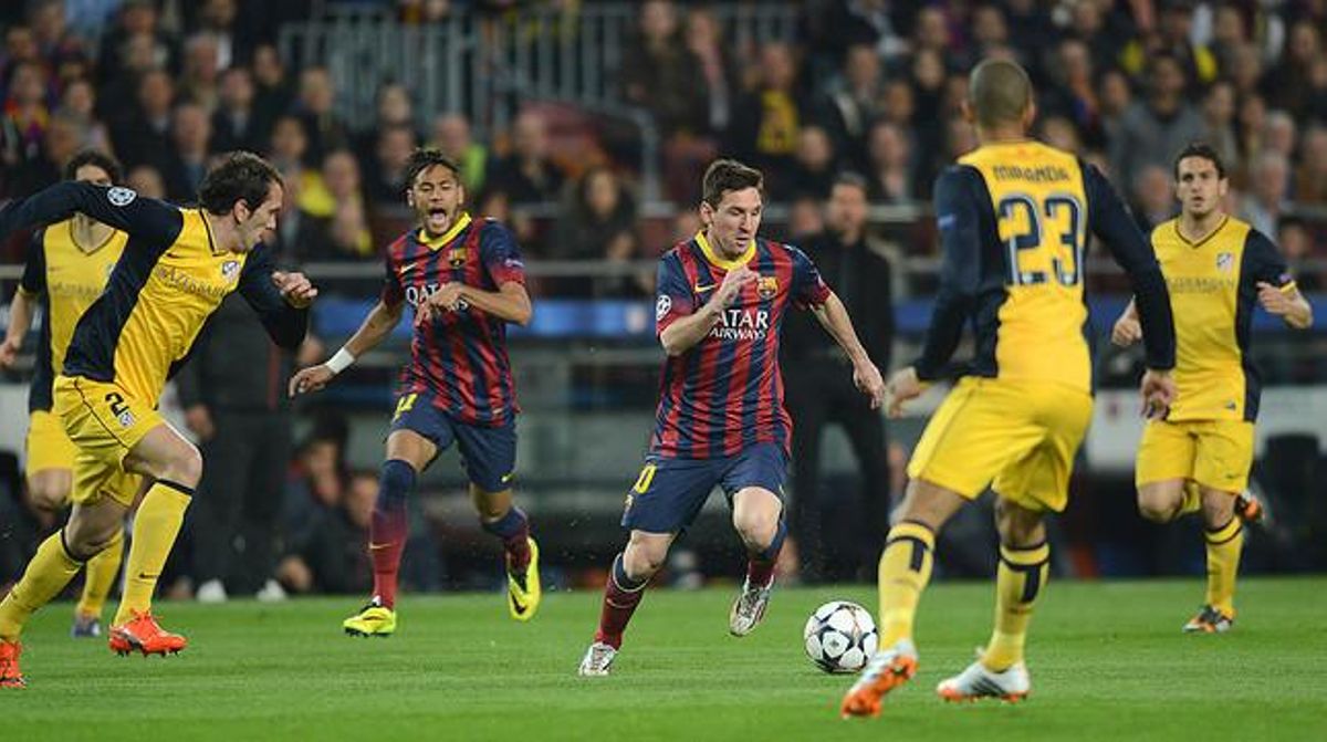 Messi encara la defensa de l’Atlètic.