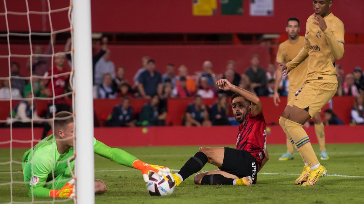 Ter Stegen detiene una ocasión clarísima de Jaume Costa en el Mallorca-Barça.