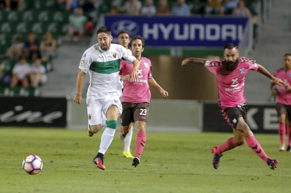 El Elche CF acelera en casa