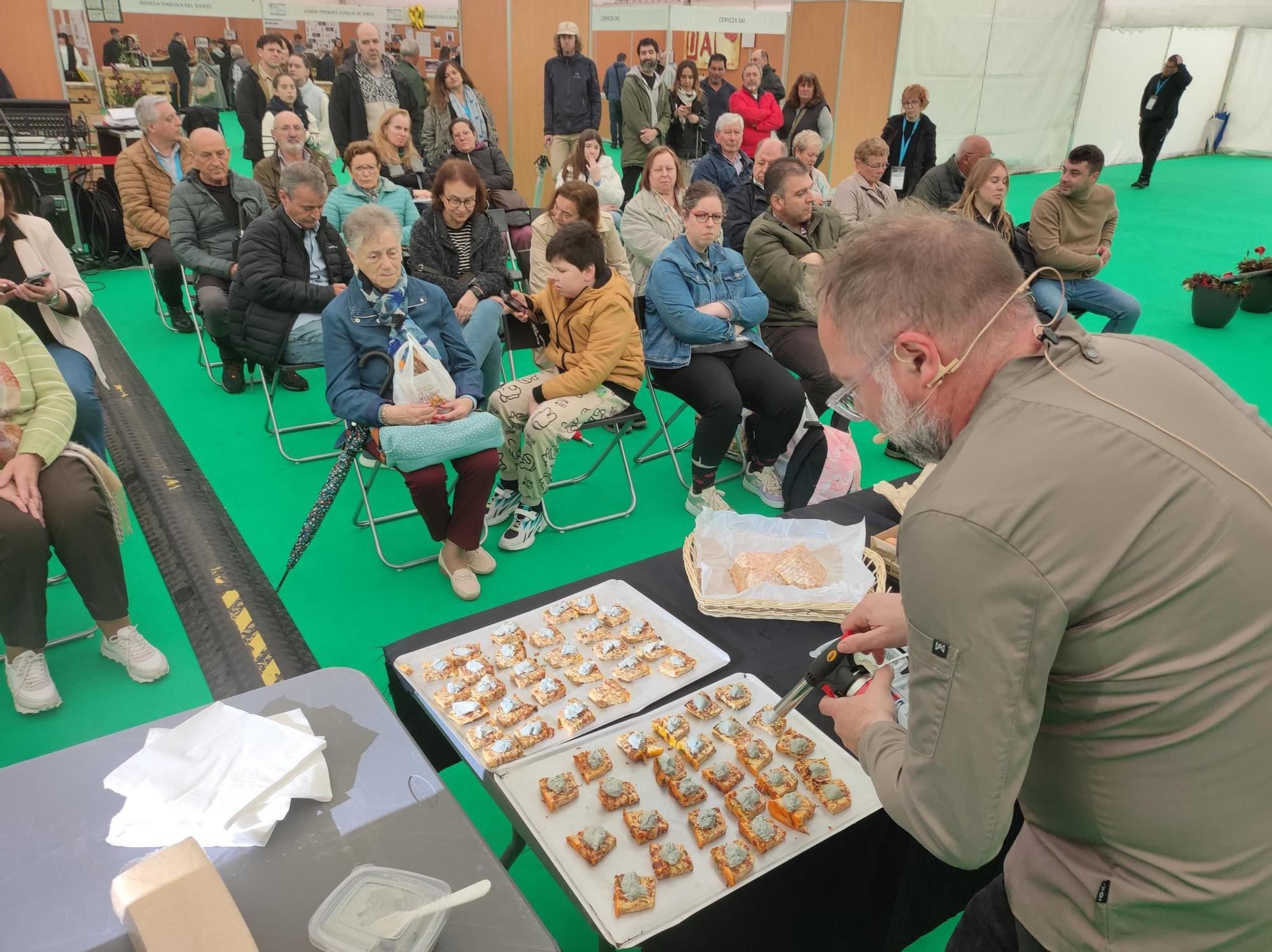 En imágenes: El chosco de Tineo y el queso cabrales se dan la mano en el broche de la 34.º Feria de Muestras de Tineo