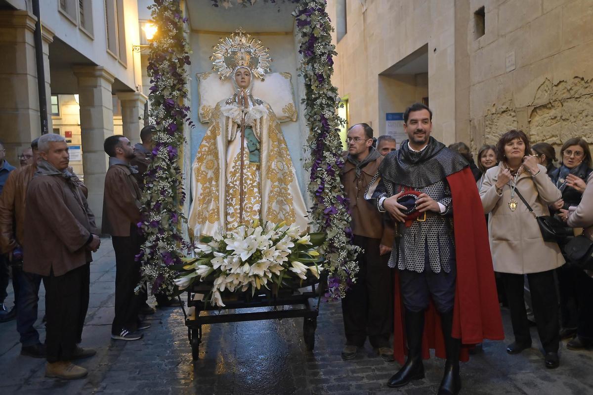 Bienvenida a la Virgen en la Basilica de Santa Maria