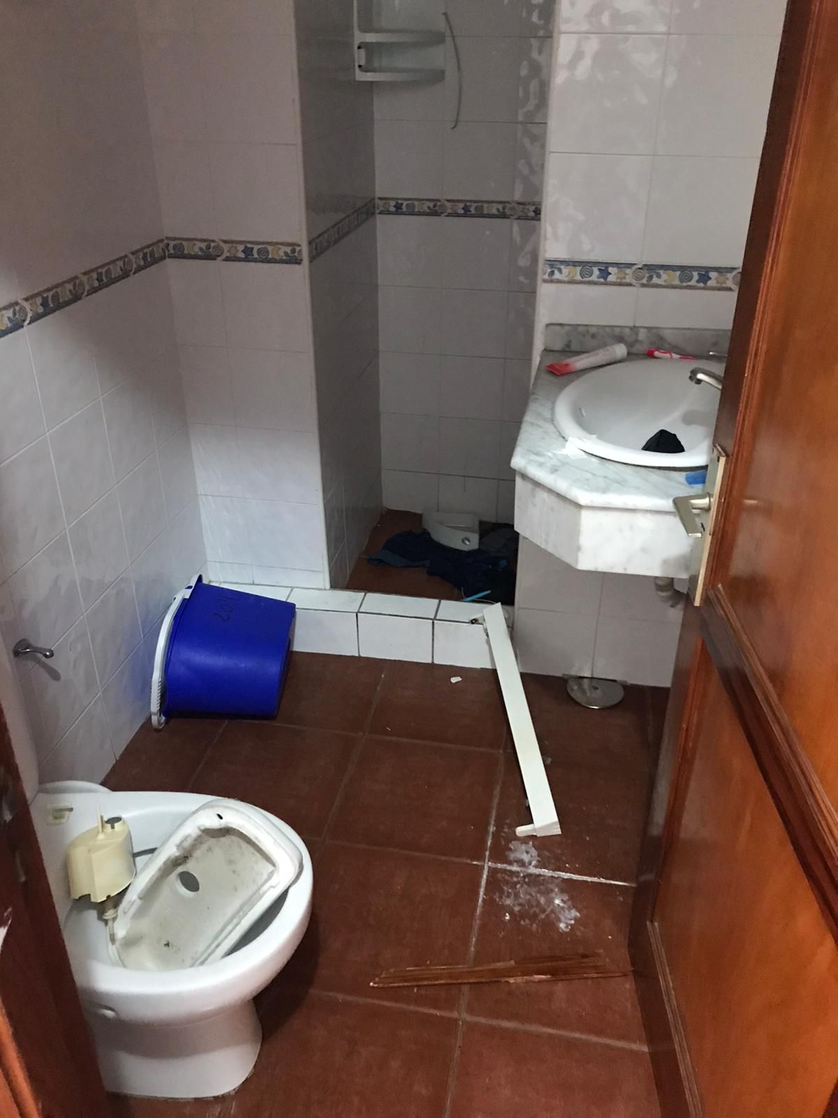 Destrozos en los apartamentos Puerto Bello, en Puerto Rico (Mogán)