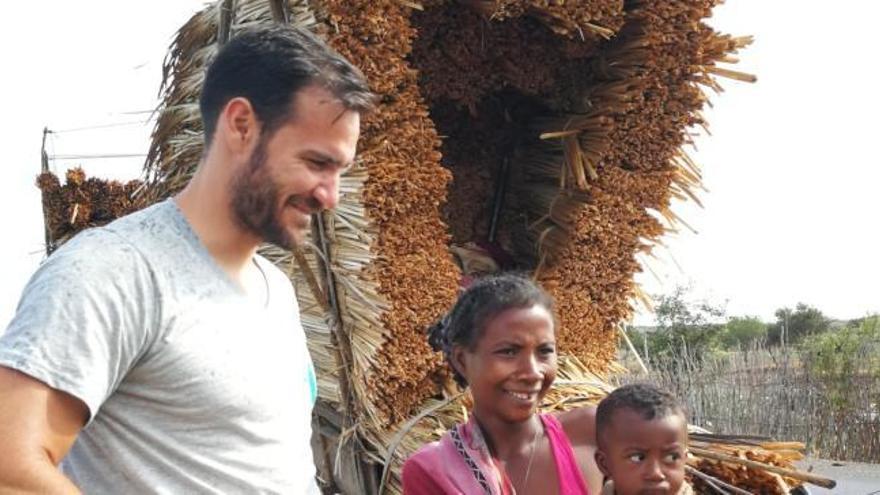 Vídeo: Saúl Craviotto anima a acudir al concierto en Oviedo de las Malagasy Gospel y muestra su faceta más solidaria con la ONG Agua de Coco