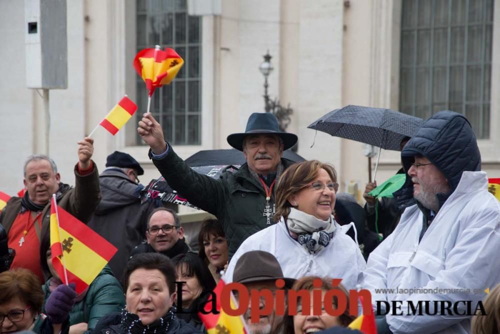 La cofradía de la Vera Cruz entrega el óbolo del J