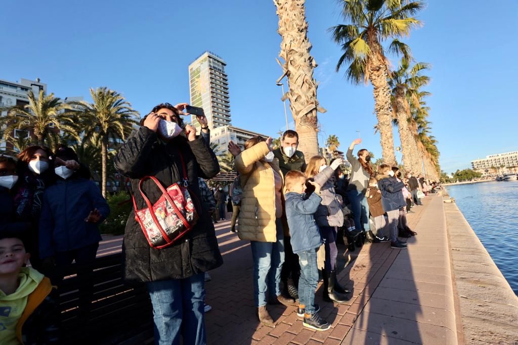 Gran expectación en Alicante para ver a los Reyes Magos