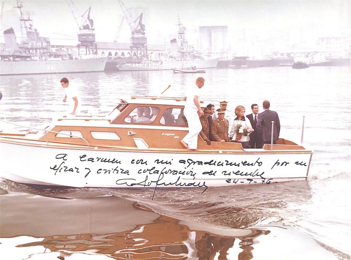 Foto dedica por Adolfo Suárez: "A Carmen con mi agradecimiento por su eficacia y crítica colaboración de siempre". 24-9-76