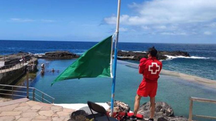 Cruz Roja refuerza su vigilancia en  39 zonas de baño del Archipiélago