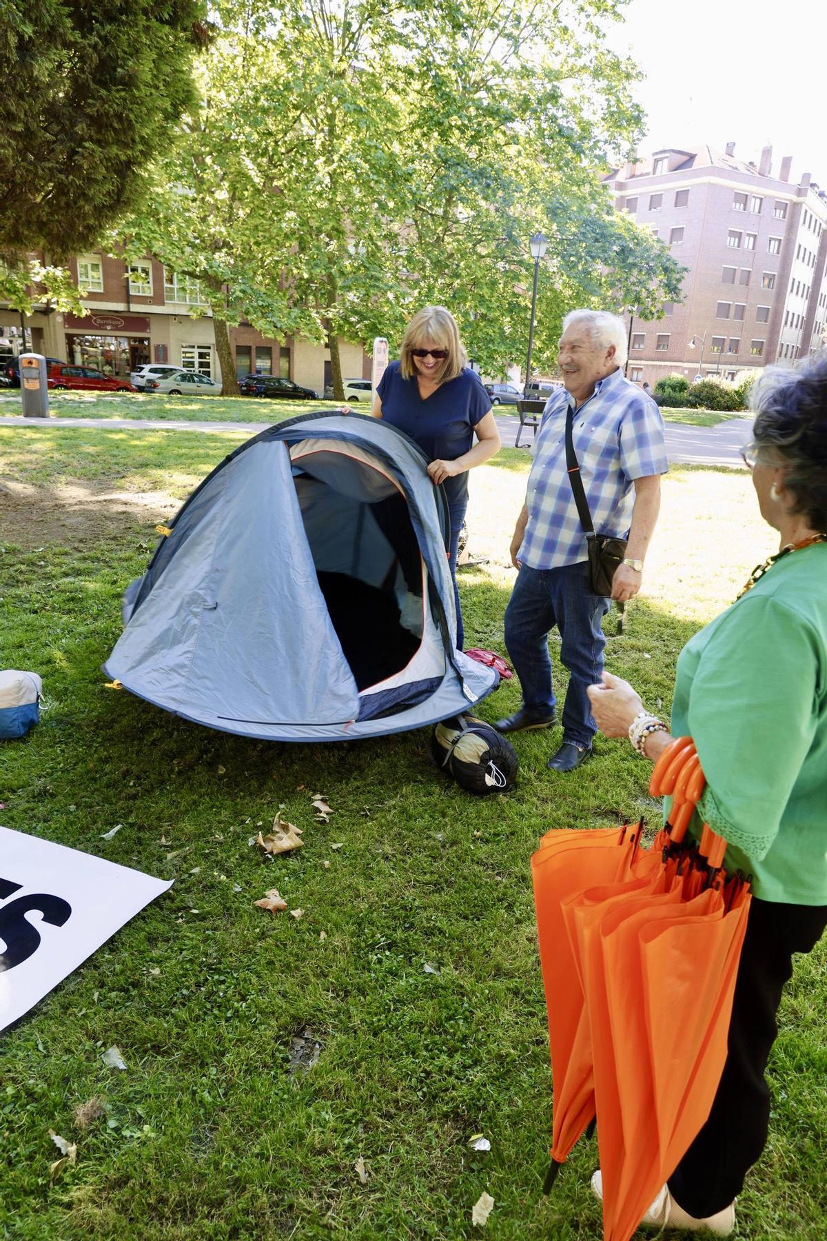 Los preparativos para la gran acampada de los vecinos de La Calzada, en imágenes Los preparativos para la gran acampada de los vecinos de La Calzada, en imágenes