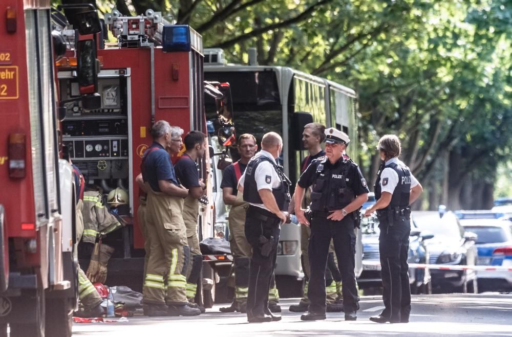 Al menos ocho personas han resultado heridas, tres de ellas de gravedad, en el ataque de un hombre armado con un cuchillo en un autobús en la ciudad de Lübeck.