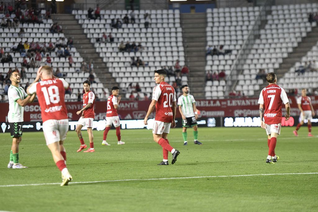 Las mejores imágenes del partido entre el Real Murcia y el Antequera